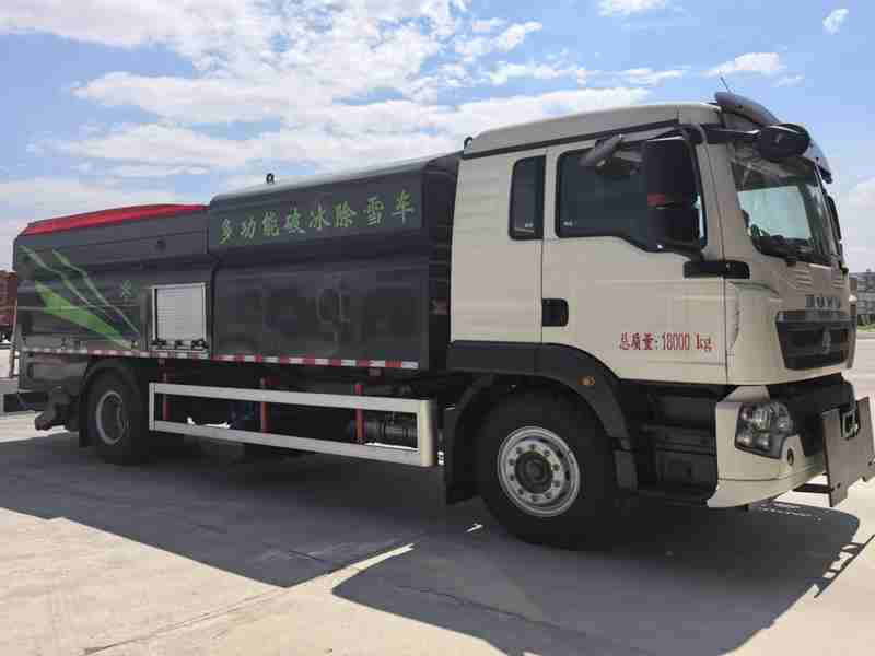 重汽豪沃多功能除雪車
